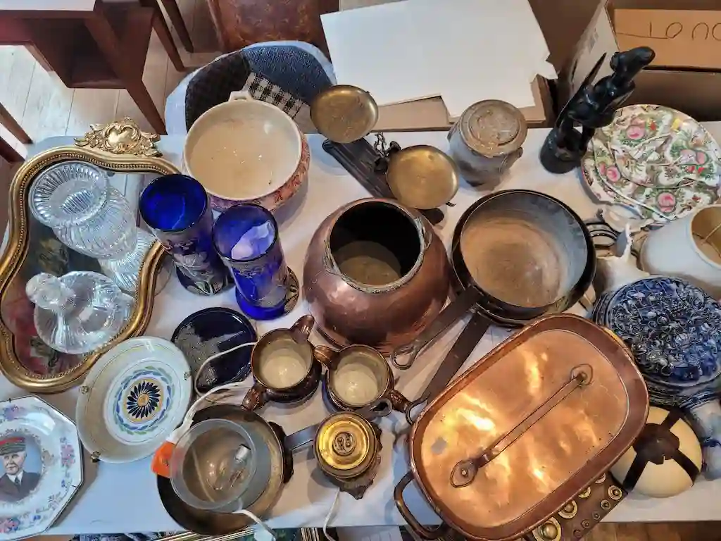 abecedaire de la brocante lot d'objets
