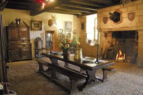 meuble epoque moyen age
